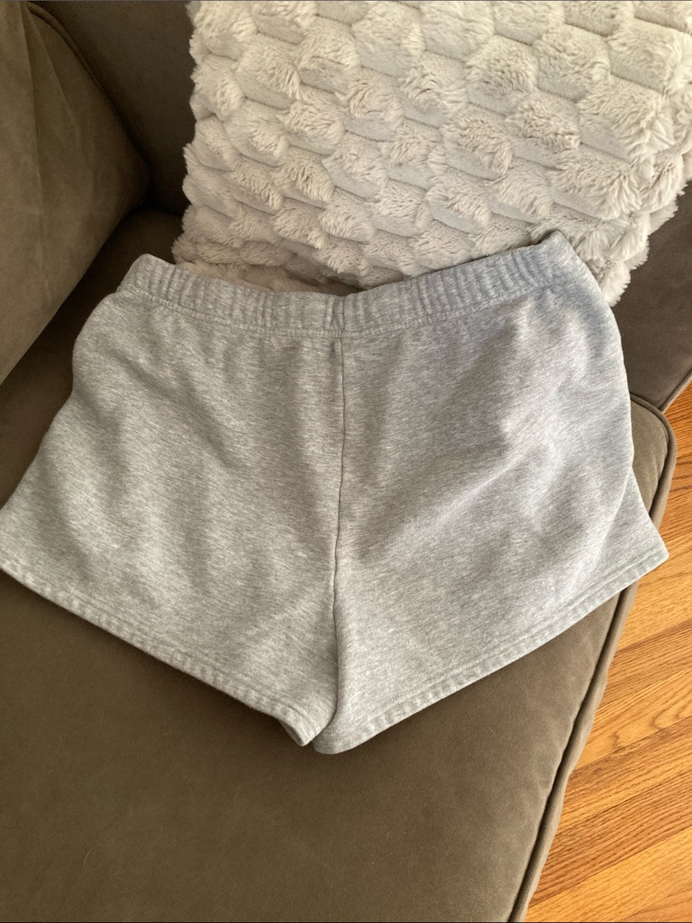 SKIMS Women’s Grey Athletic Lounge Shorts - Picture 3 of 4